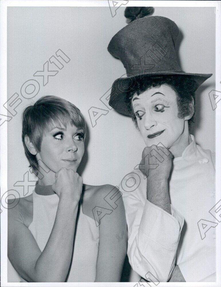 1968 Actress Judy Carne & Mime Marcel Marceau on TVs Laugh-In Press Photo