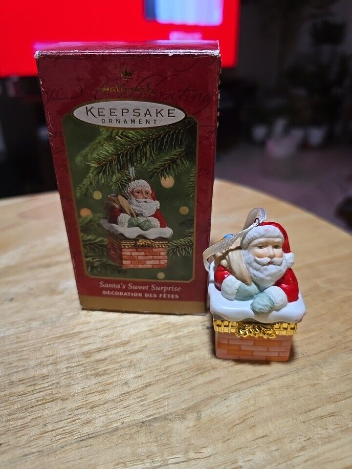 Vintage 2001 Hallmark Keepsake Ornament \' Santa\'s Sweet Surprise\'  Trinket Box