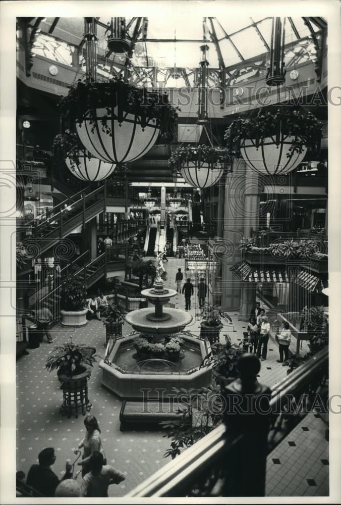 1985 Press Photo Inside of the Elegant Georgetown Park Shopping Mall, Wash. D.C.