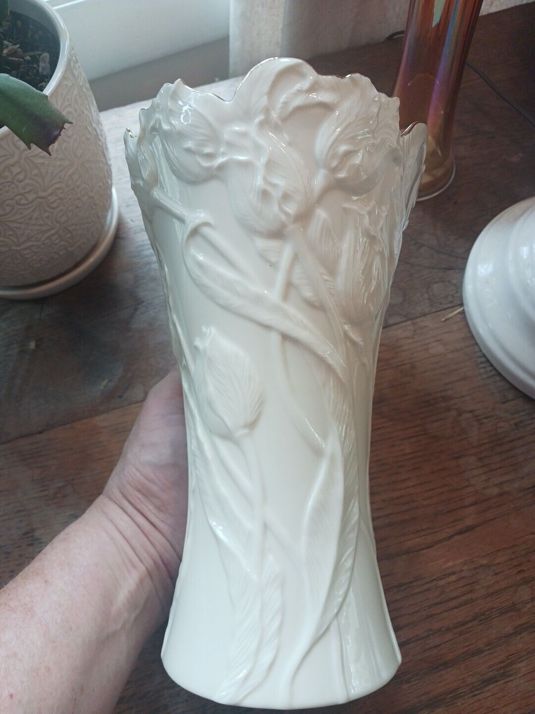 LENOX Ivory Tulip 9.25” Tall Gold Trim Scalloped Vase Mint Condition