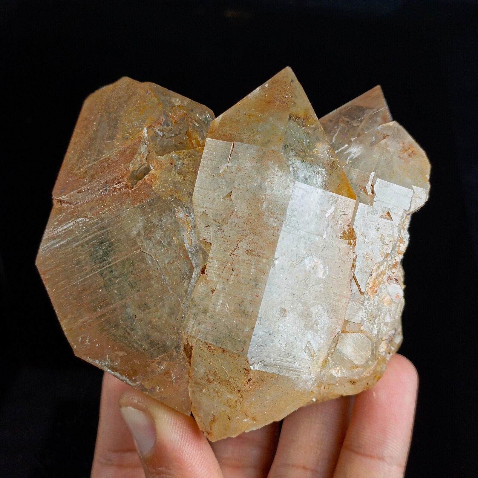 514 Gram Natural Terminated Top Quality Quartz with Inclusions From Pakistan