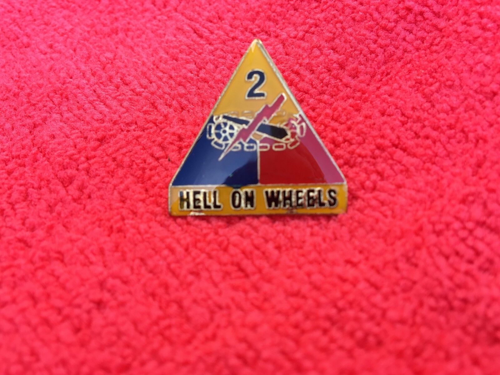 US ARMY 2ND ARMORED DIVISION HAT/LAPEL PIN
