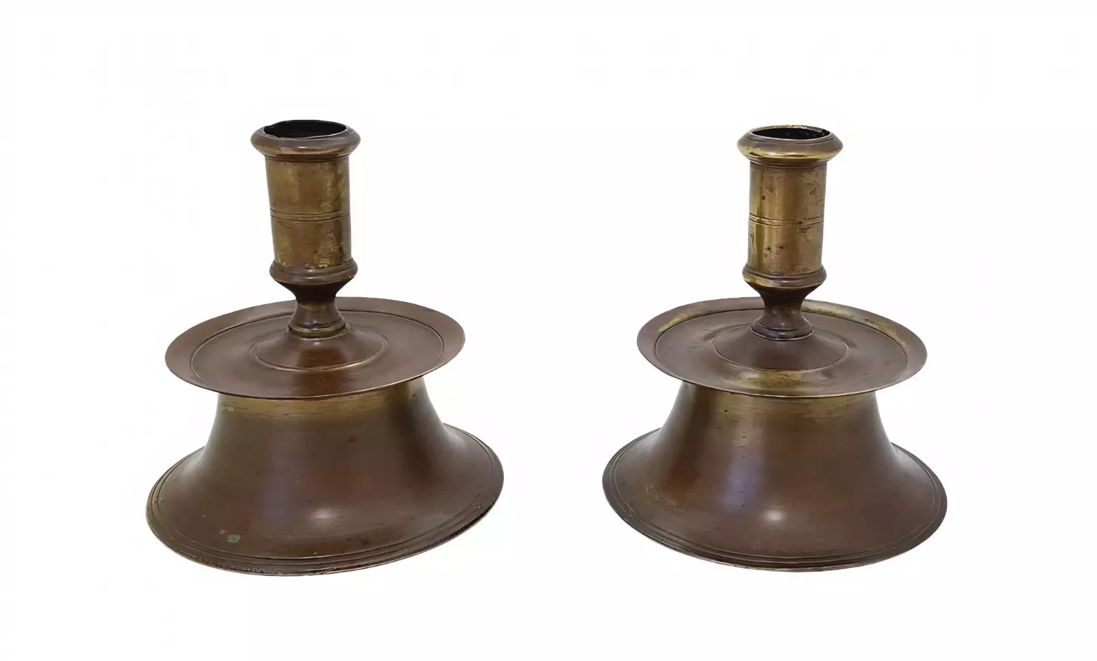 16TH-17TH CENTURY DUTCH BRASS MID DRIP CAPSTAN CANDLESTICK´S IN OLD PATINA RARE