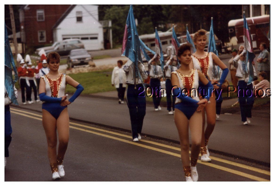 FOUND COLOR PHOTO J+6184 PRETTY WOMEN MARCHING IN STREET