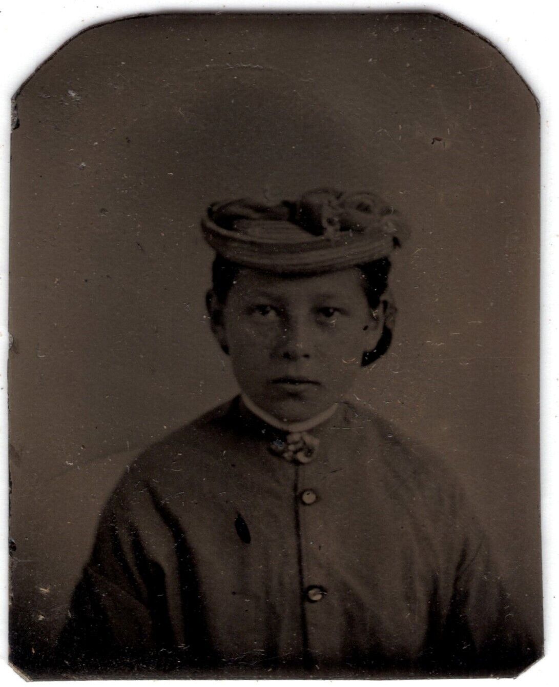 CIRCA 1870s GEM SIZE TINTYPE YOUNG GIRL WEARING HAT