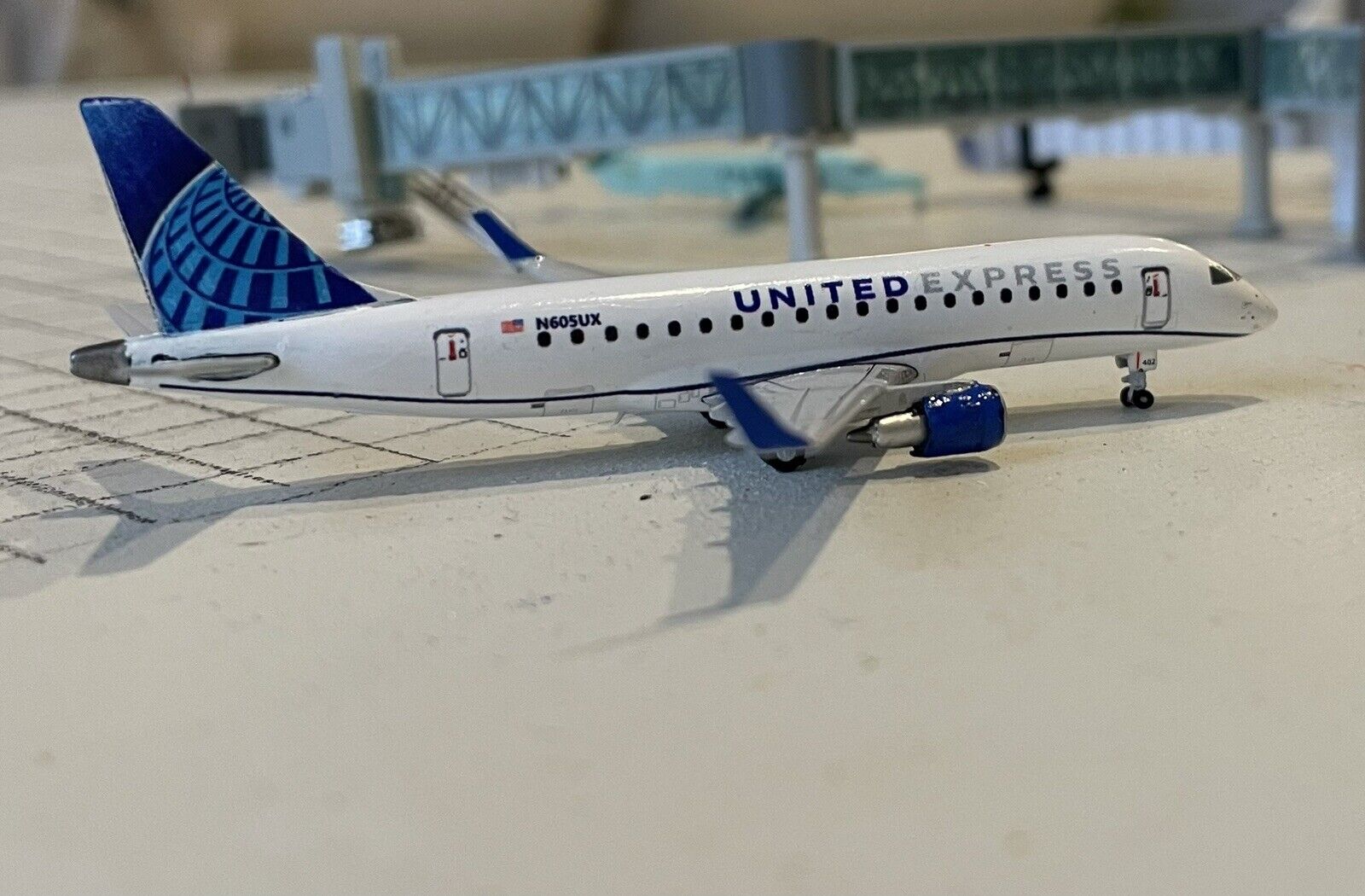 United Airlines Embraer 175 Gemini Custom With United Coach 1:400