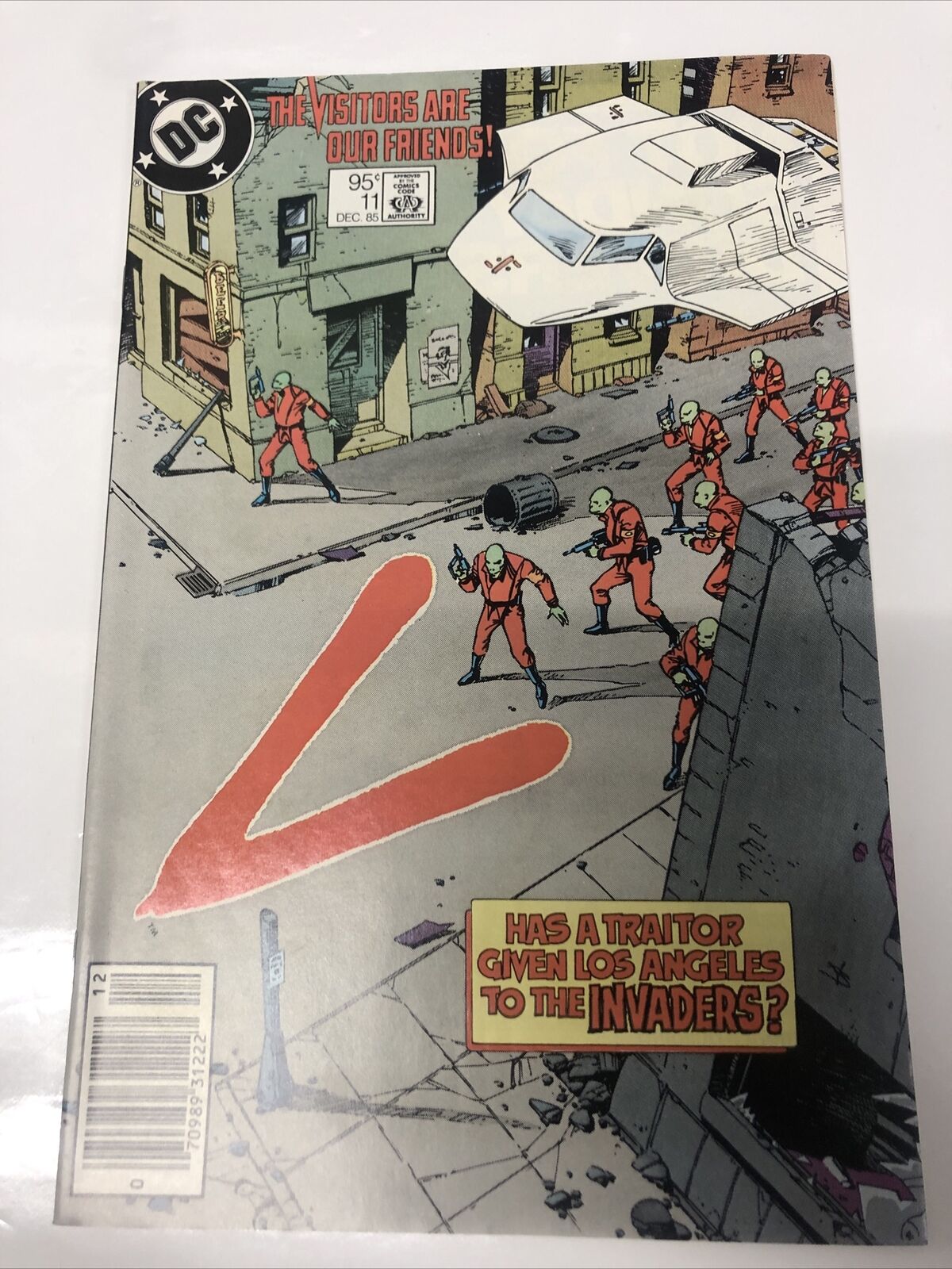 V (1985) # 11 (NM) Canadian Price Variant • CPV • Cary Bates • DC Universe