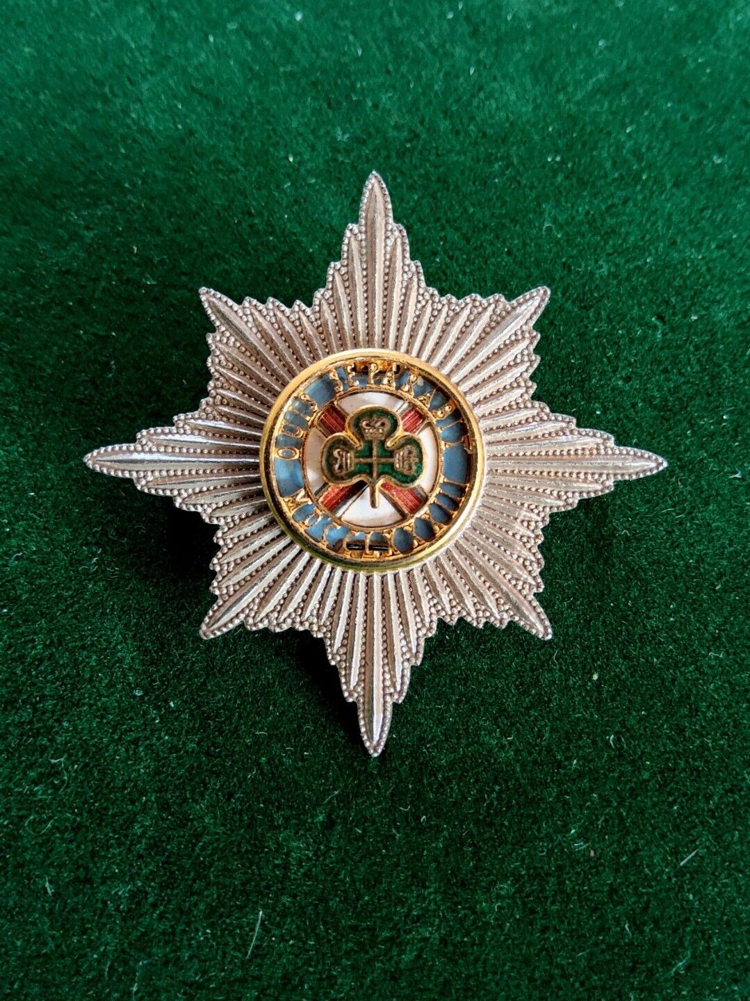 Genuine Irish Guards Officer\'s Service Dress Cap Badge Silver Plate & Enamel OSD