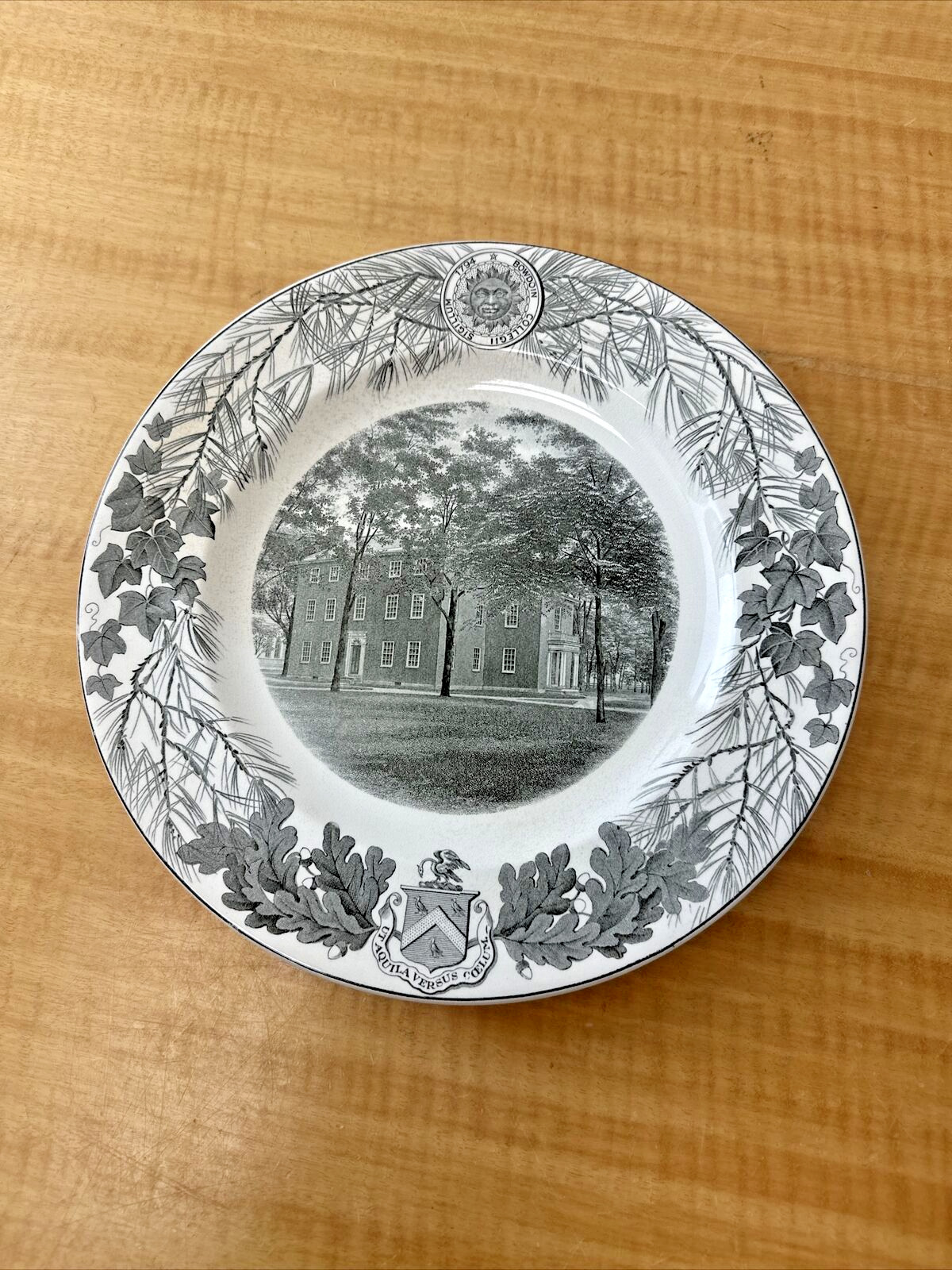 Wedgwood Bowdoin College 1931 - Massachusetts Hall - 10 Inch Dinner Plate