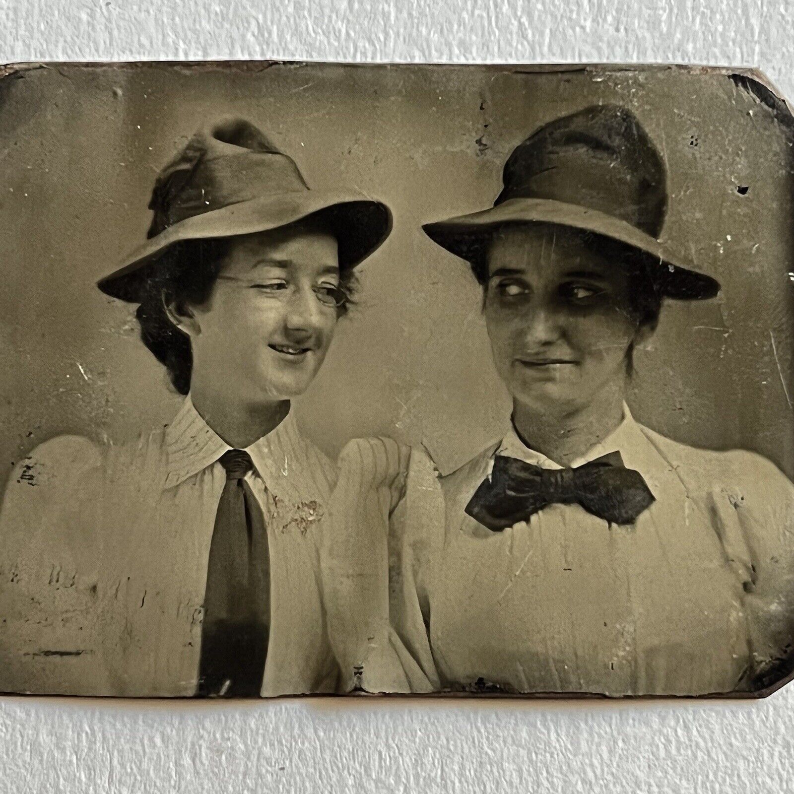 Antique Tintype Photograph Loving Stare Beautiful Women Sapphic Lesbian Int Hats