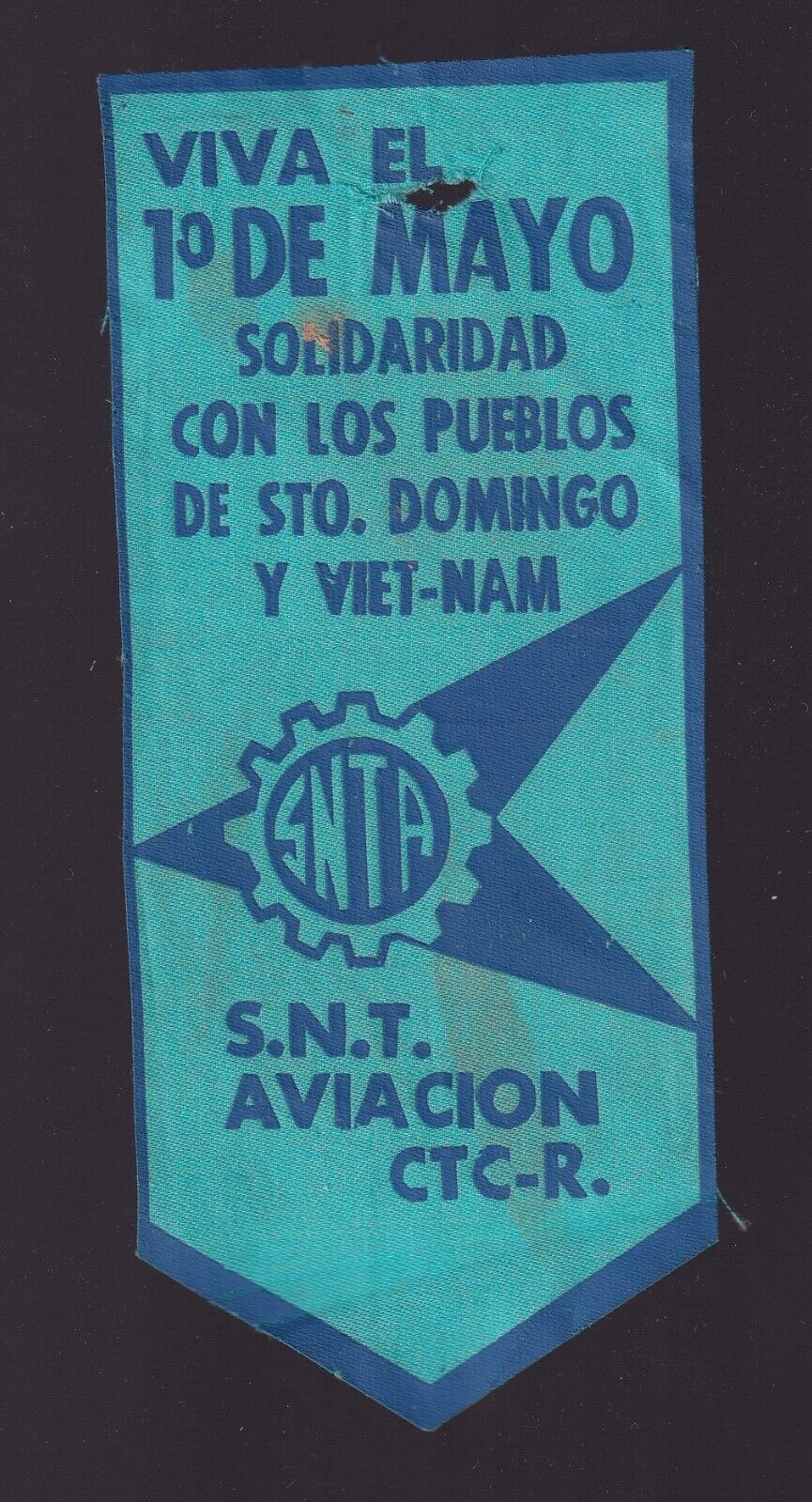 Cuba fabric lapel patch for May 1st parade of Aviation Workers Union, 1965