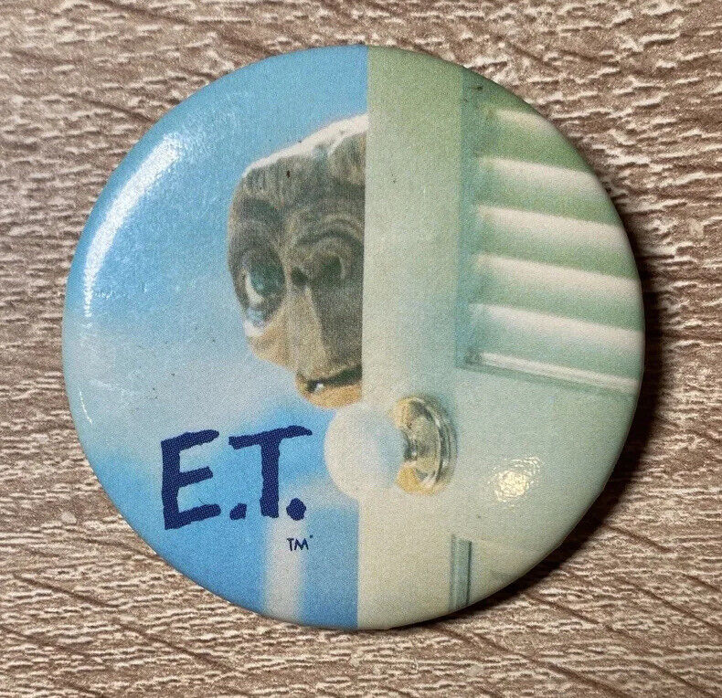 E.T. 1982 Pin Pinback Button Steven Spielberg Universal Studios Vintage
