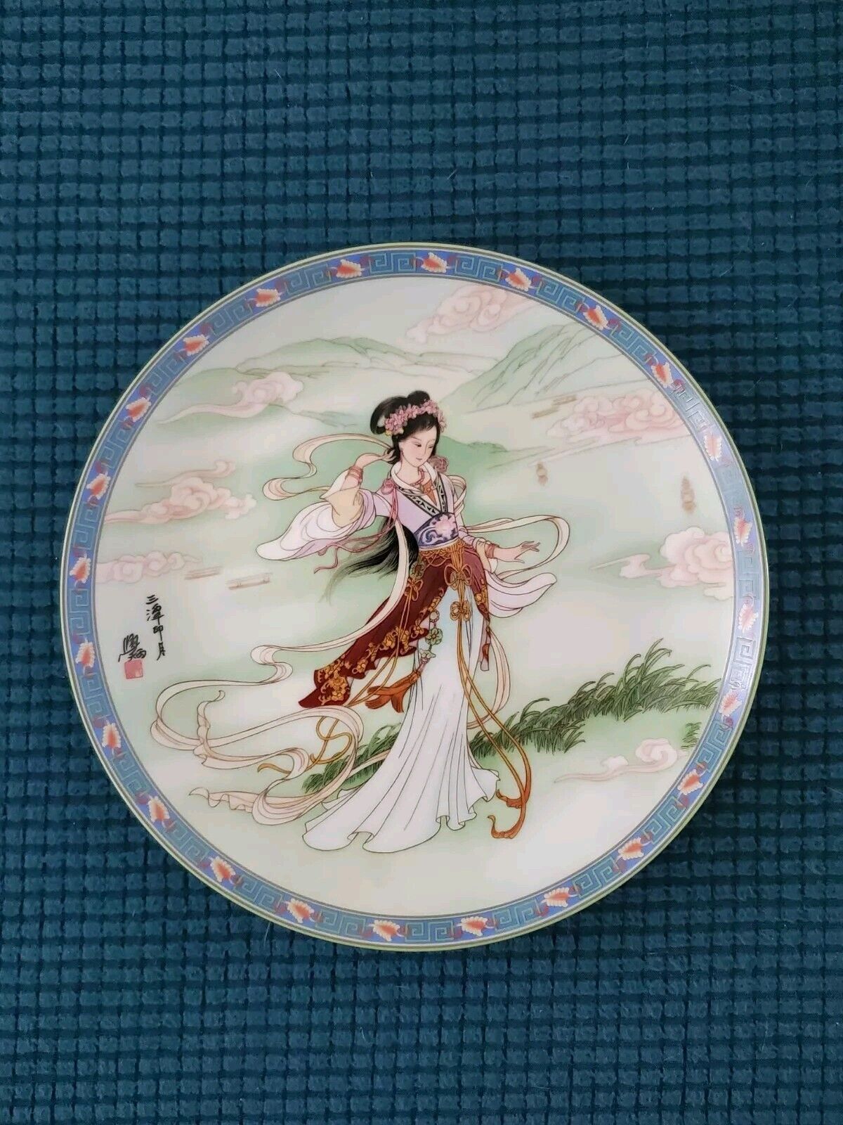 Imperial Jingdezhen porcelain plate \