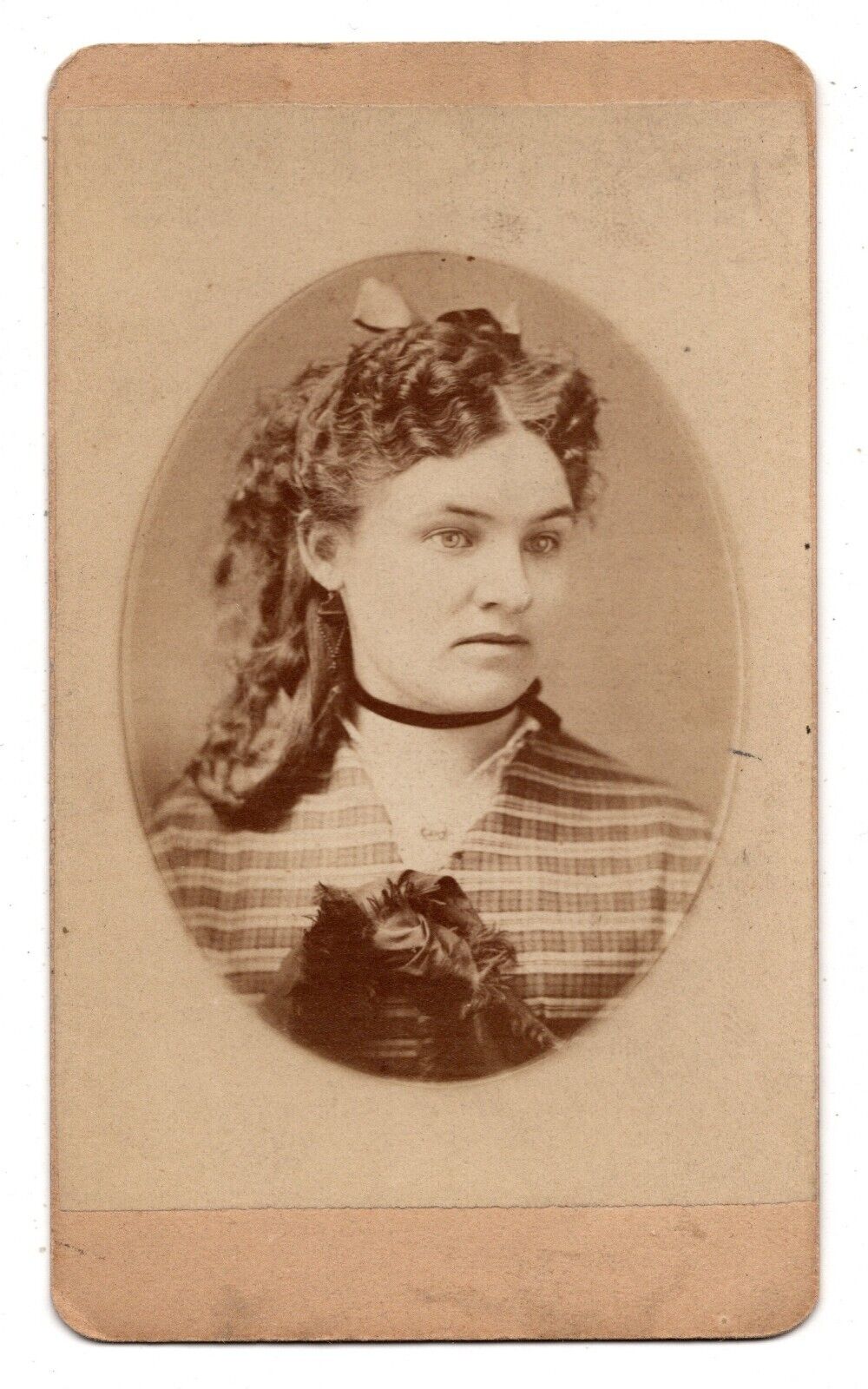 ANTIQUE CDV CIRCA 1870s E.H. LANSING GORGOEUS YOUNG LADY LONG HAIR ROCKFORD ILL.