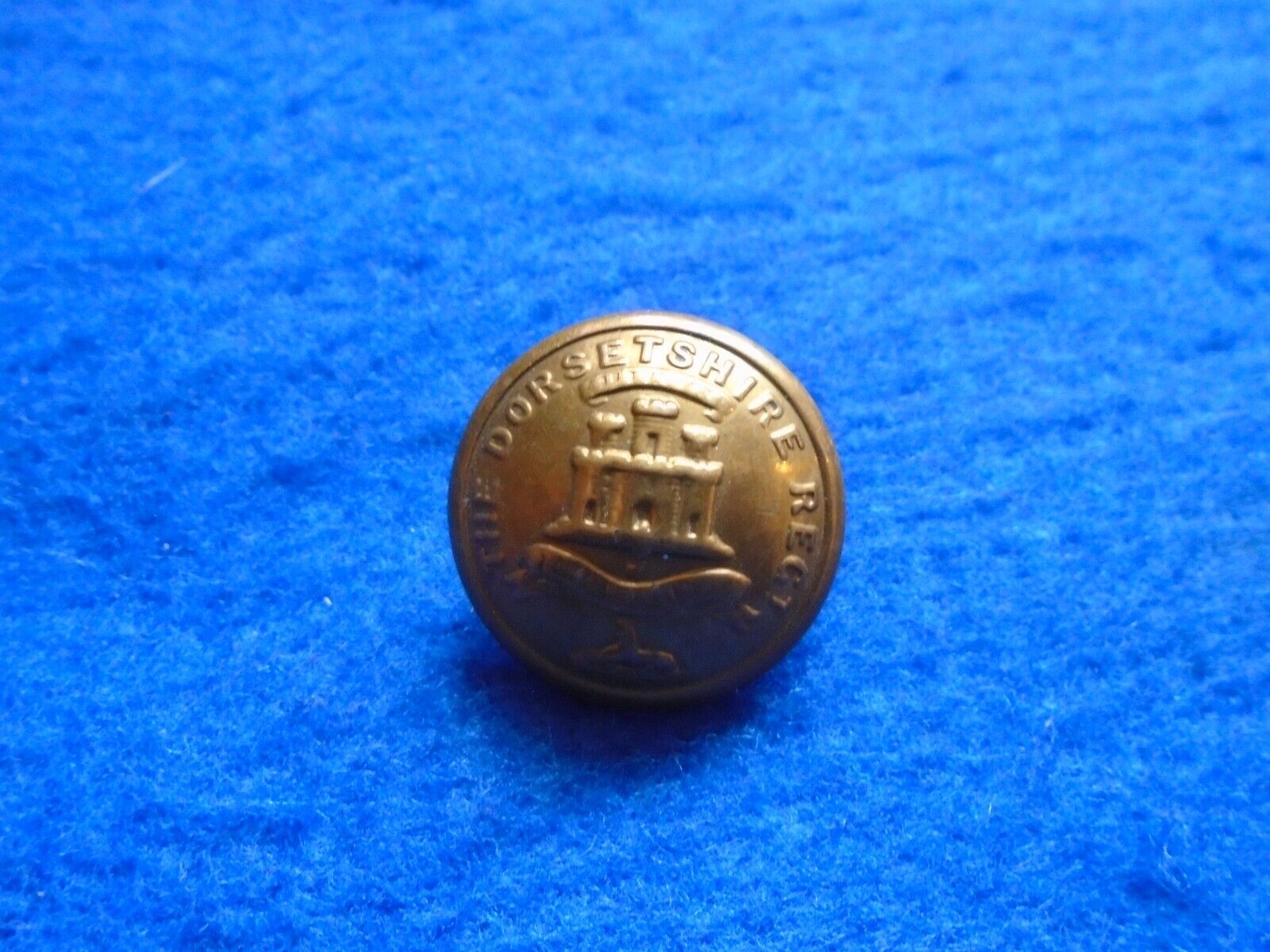 1900-1951 THE DORSETSHIRE REGIMENT OFFICERS 26MM BRASS BUTTON
