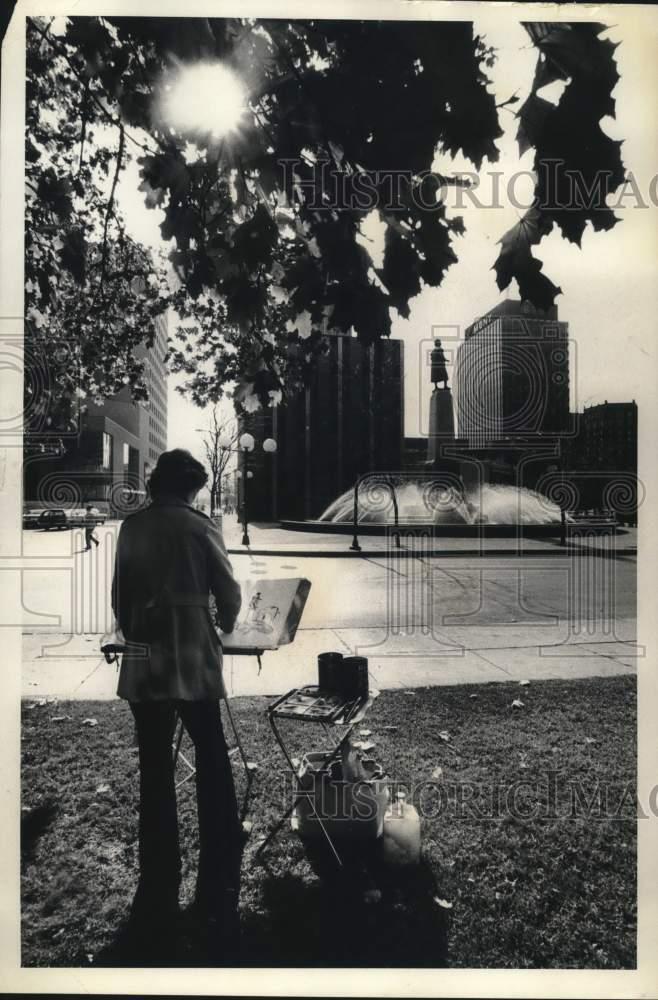 1975 Press Photo Artist Betty Munroe Paints at Columbus Circle - sya82976