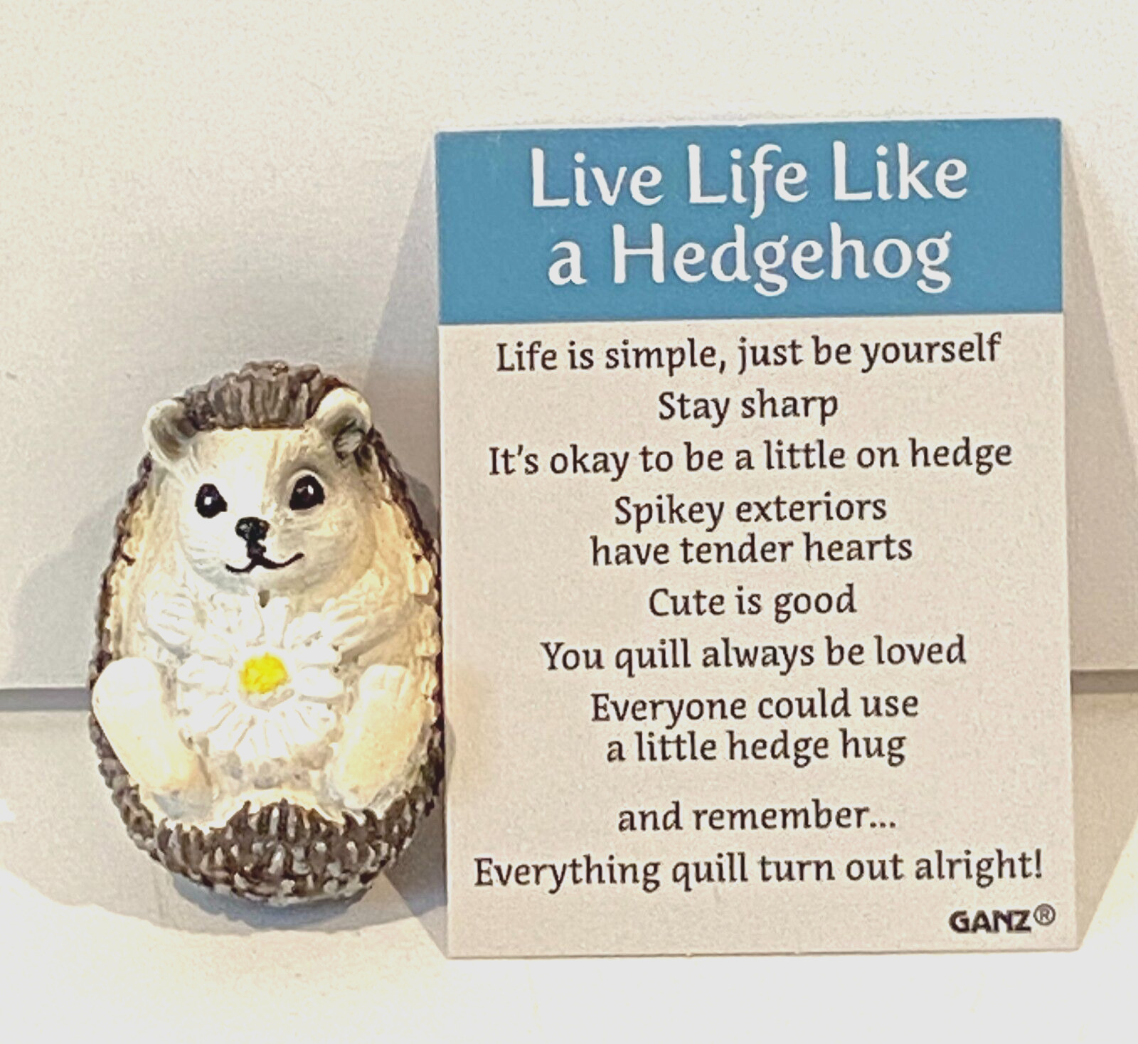 Ganz Mini Hedgehog Figurine w/Daisy Flower \