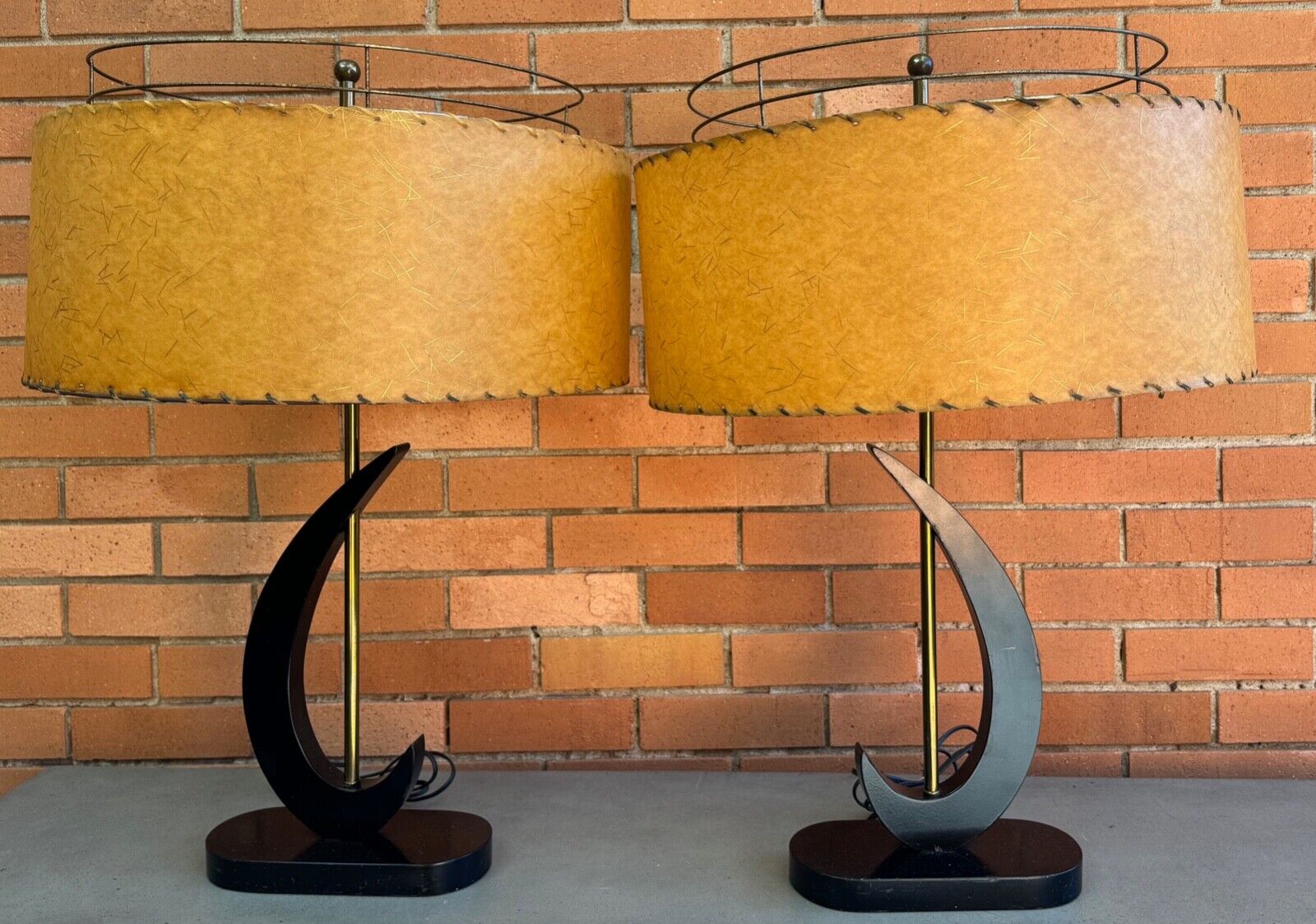 Pair Majestic Lamps Fiberglass Shades Atomic Era Lighting Vintage Wood Brass 50s