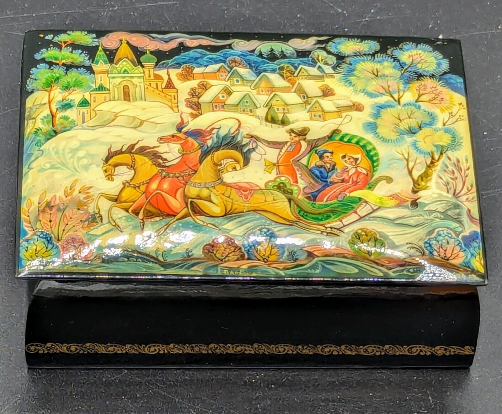 Vintage Russian Hinged Lacquer Box 3 Horses Winter Drawn Sleigh 5\
