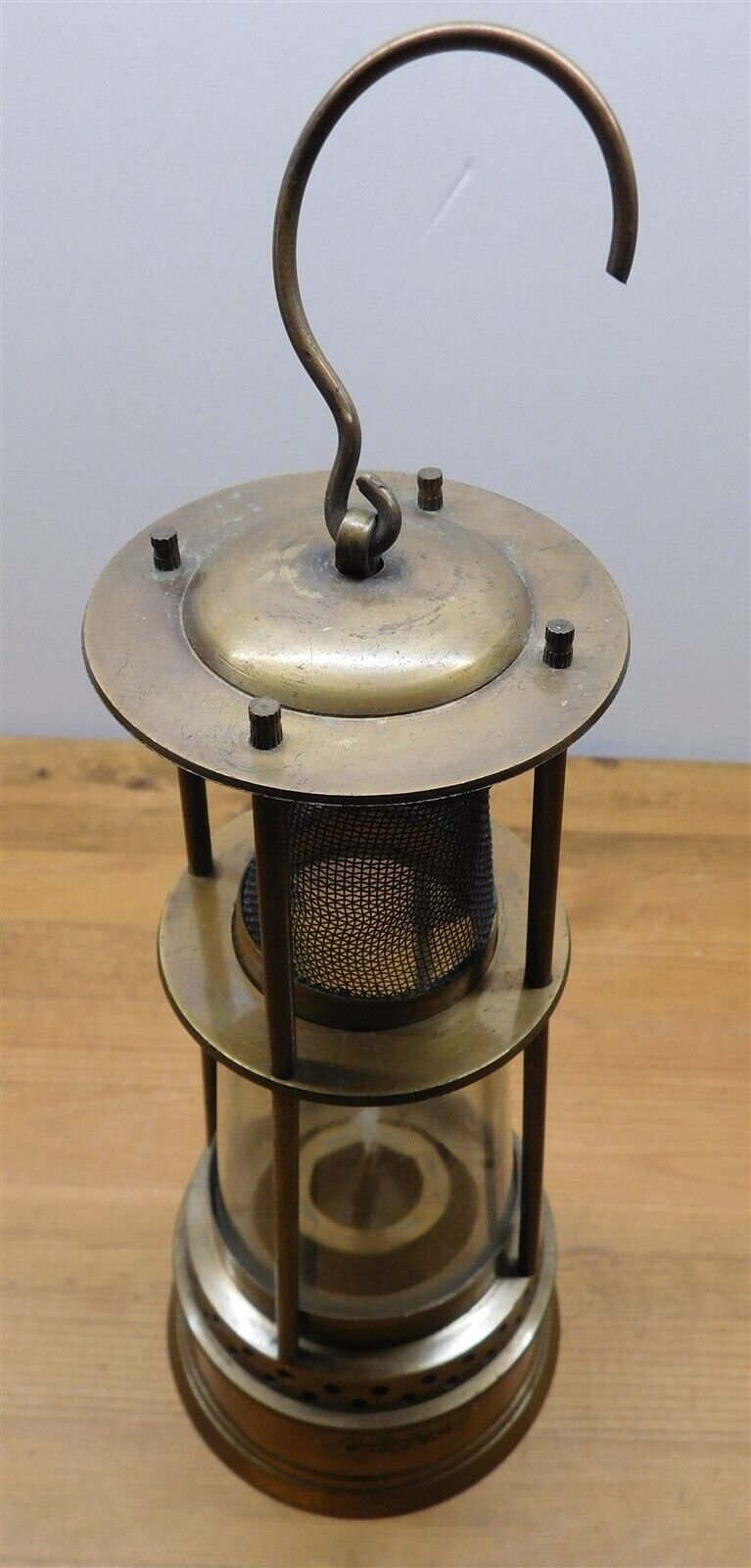 Vintage Cabelas Brass English Miners Kerosene Oil Lantern Display Functional