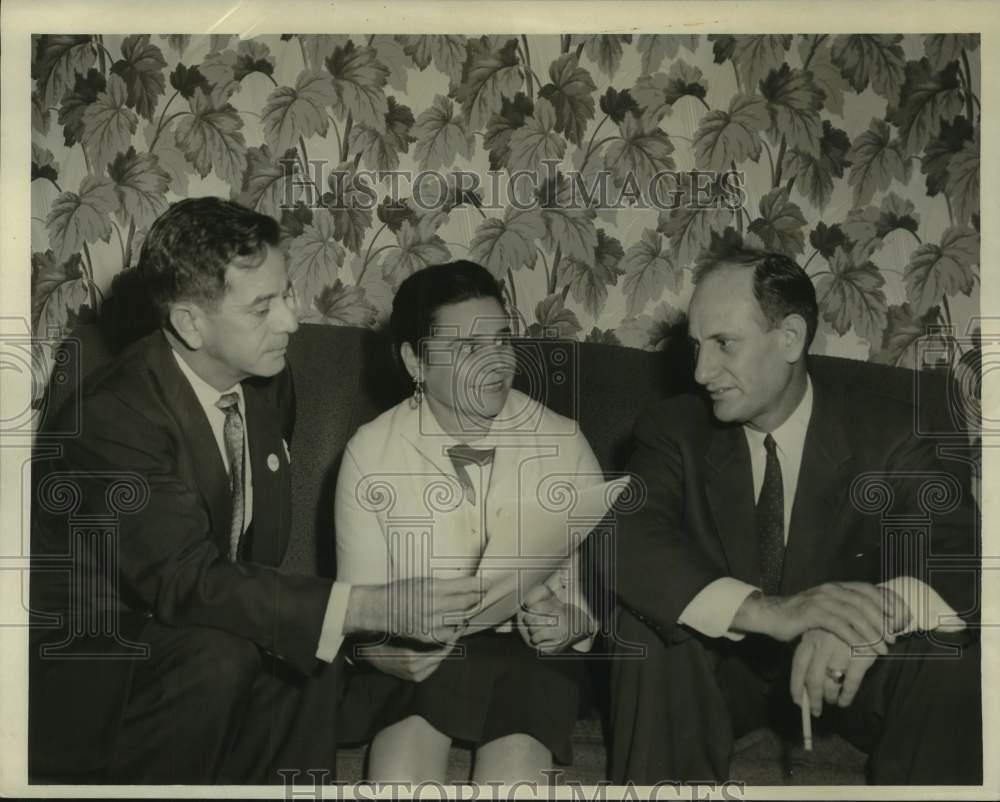 1956 Press Photo Three Liberals Discuss at Democratic Convention in Texas
