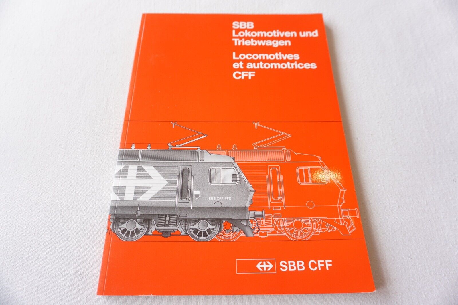 1986 SBB Lokomotiven Locomotives Wagons Technical Swiss Railway Book VGC