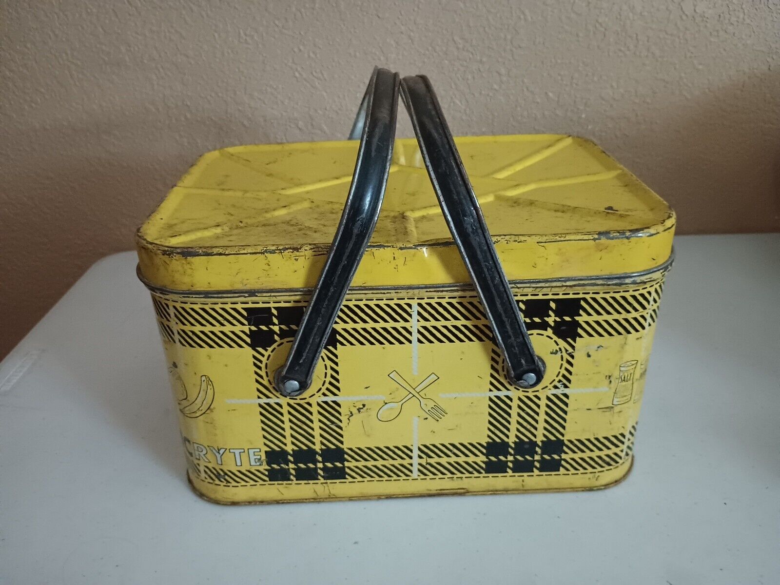 Vintage Nesco Tin Picnic Basket PicnicRyte 13.5x9.5x8 MCM Yellow & Black Plaid