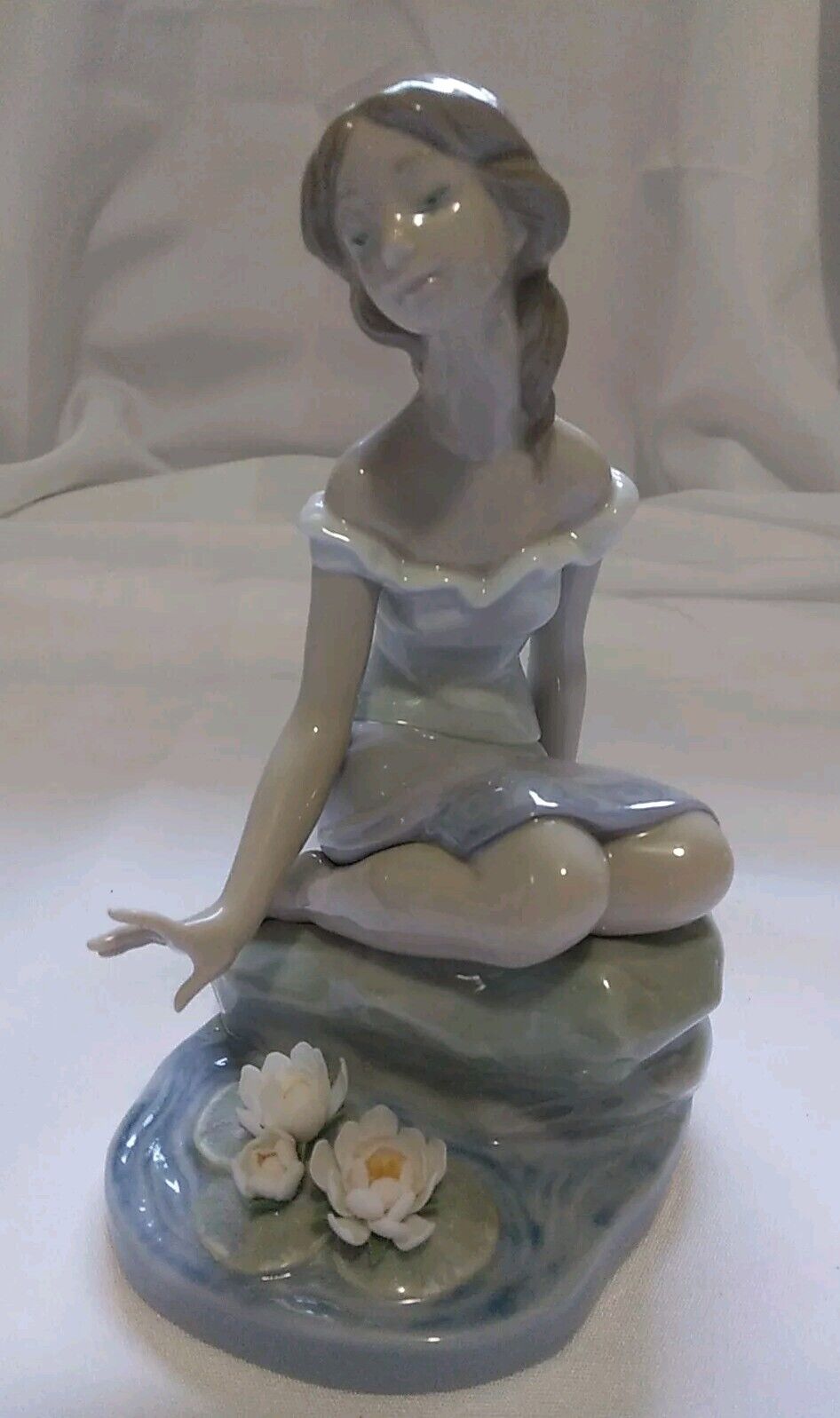 Lladro RETIRED 7706 Reflections of Helena  Figurine 6.75\