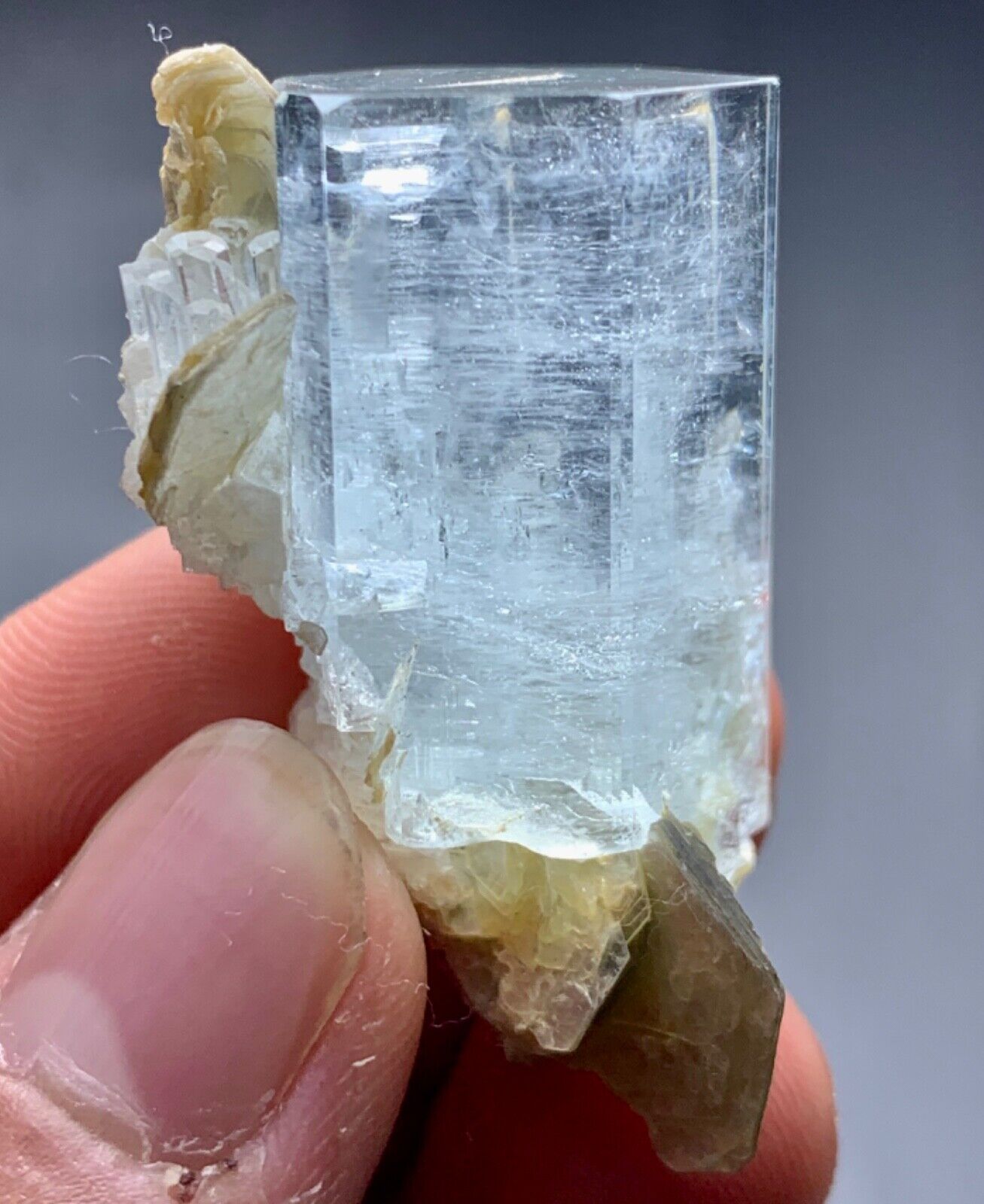 120 Cts Terminated Aquamarine Crystal From Pakistan