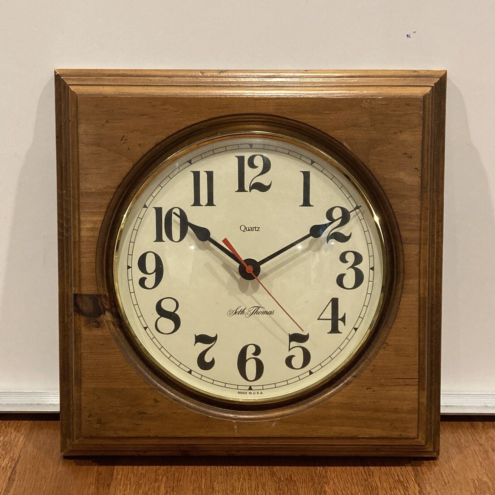 Vintage Seth Thomas Bubble Glass Wooden Wall Clock ￼by Talley Industries Battery