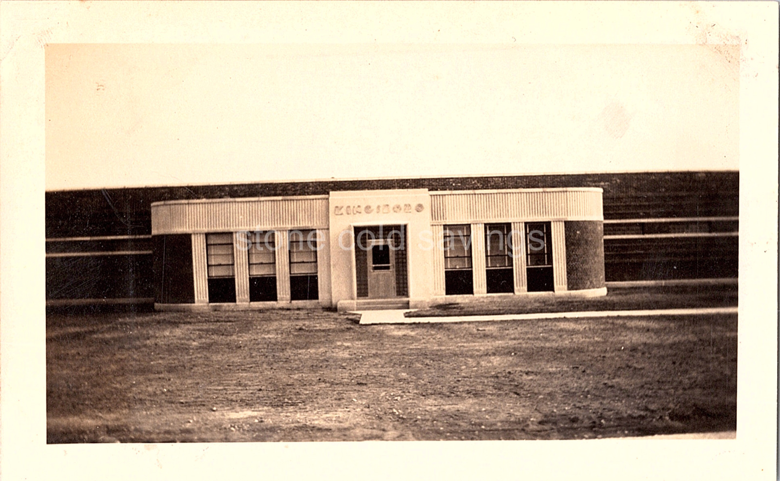 Old Found Photo - 30s 40s - RPPC - Neat Landscape Snapshot Of Kingsboro School 