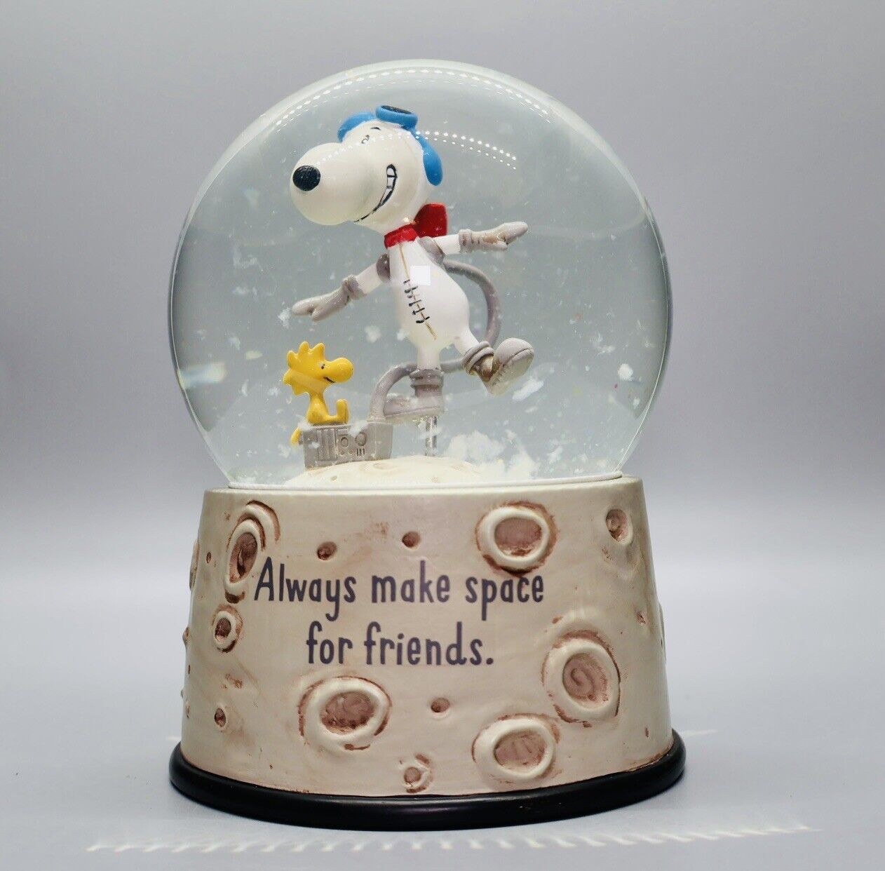 Hallmark Peanuts Snoopy Always Make Space For Friends Snowglobe *new w/ tags*