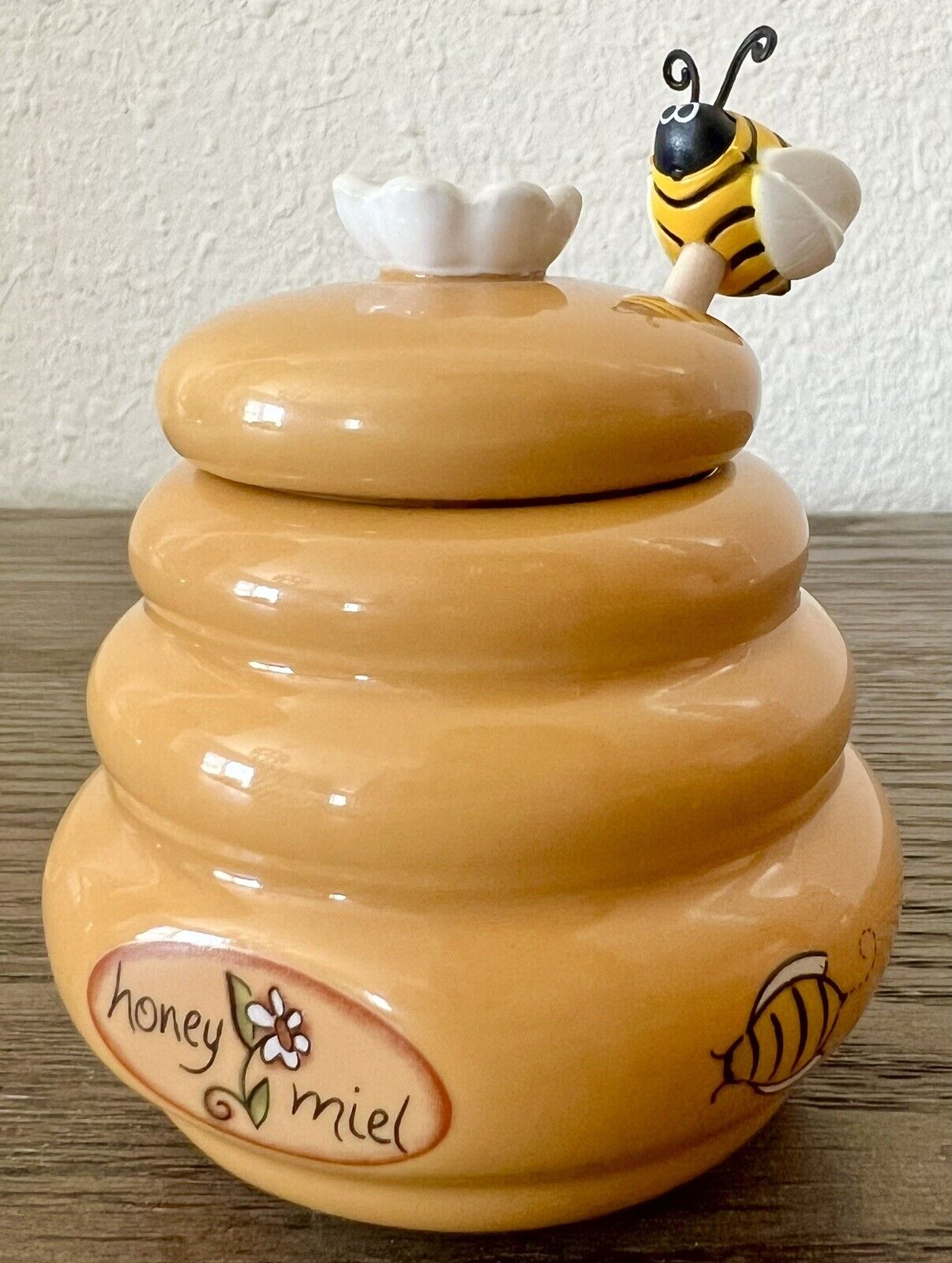 NEW Joie Mini Ceramic Beehive Honey Pot w/ Lid & Wooden Dipper 