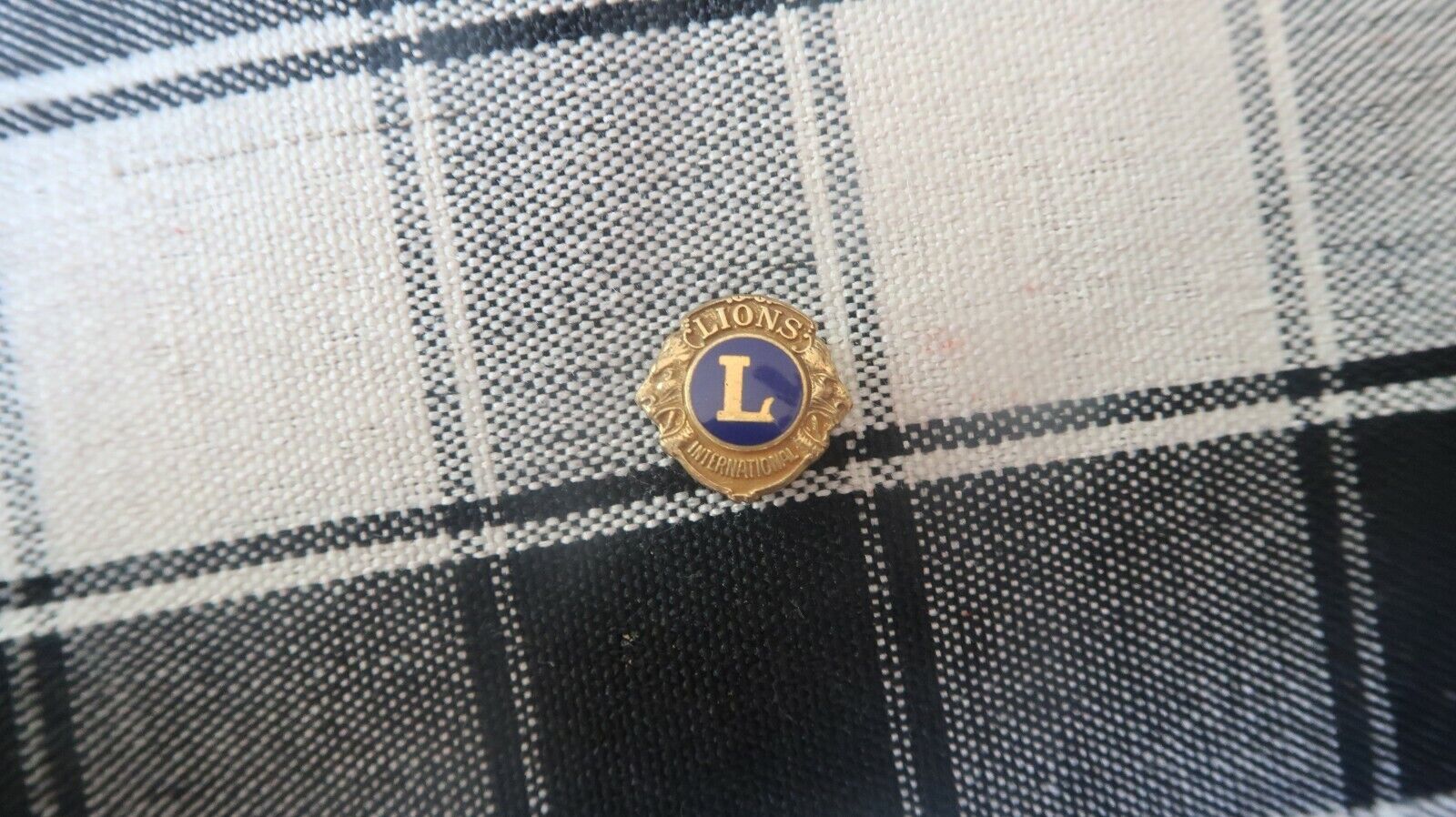 Vintage 10k Lions International LGB Lapel Pin 1.3cm