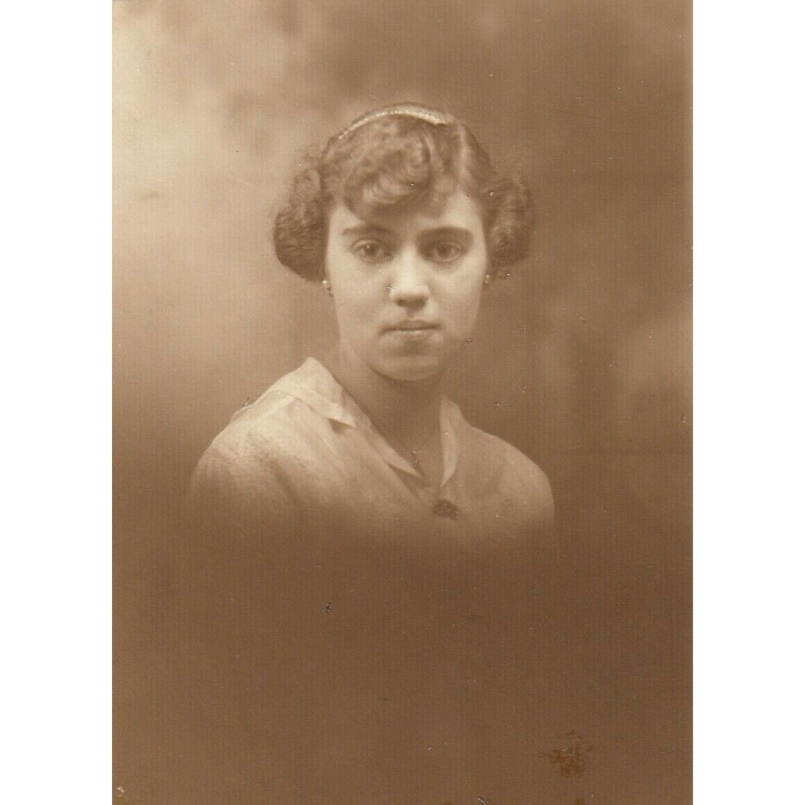 Vintage Photograph YOUNG LADY Portrait 1926