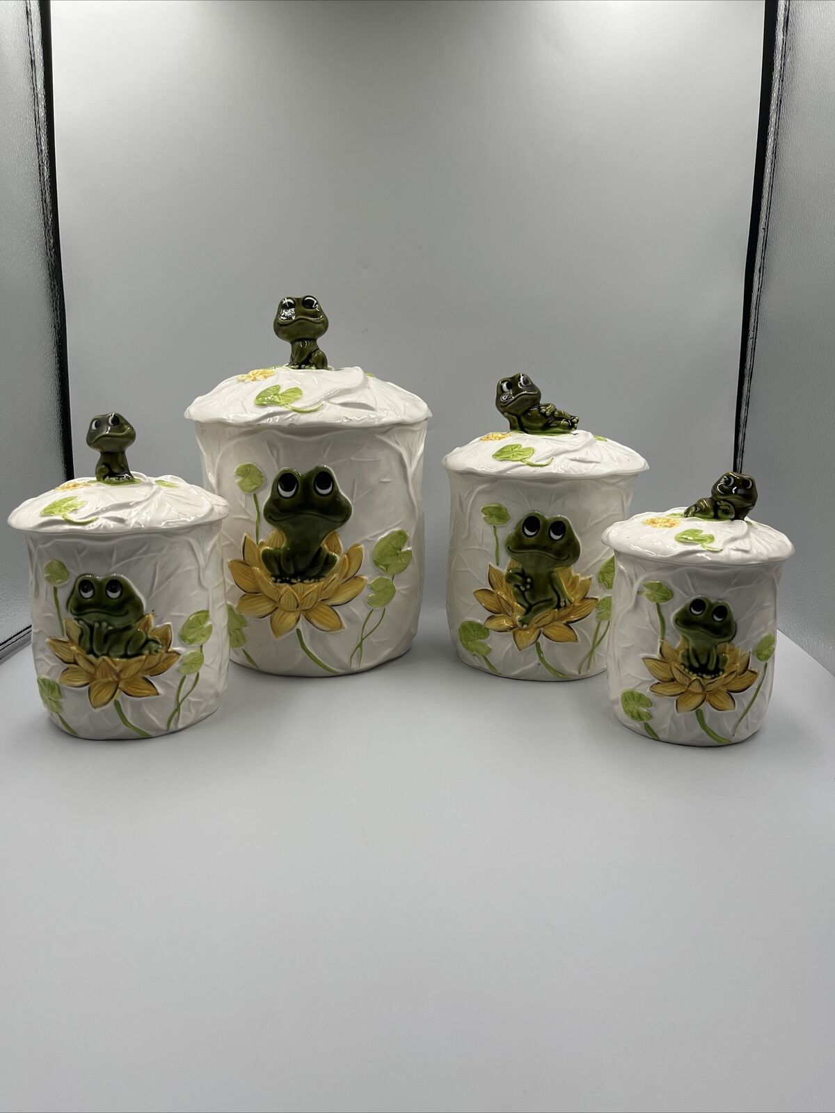 4 VINTAGE 1978 SEARS NEIL THE FROG CERAMIC KITCHEN CANISTERS + LIDS