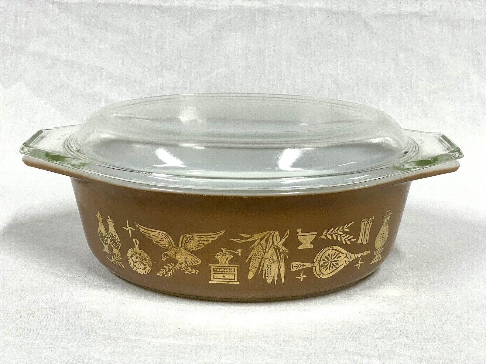 Vintage Pyrex Early American Eagle 1 1/2 QT Oval Casserole  #043 Bowl with Lid