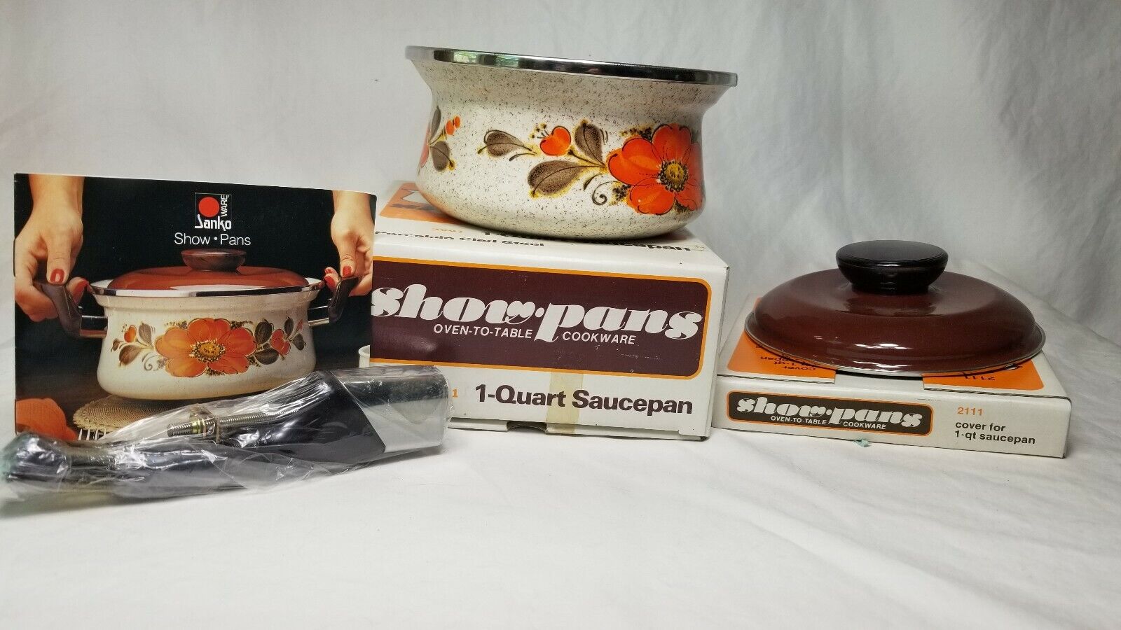 Vintage Sanko Ware Show Pans 1 quart sauce pan with lid -Oven To Table NIB.