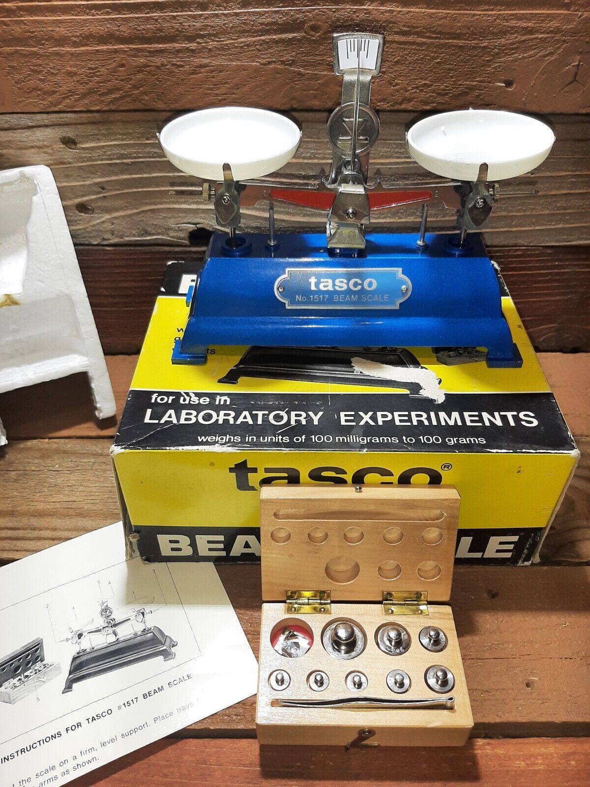 Vtg Tasco No 1517 Beam Scale Laboratory With Gram Weights 100 Mil to 100 G 1968
