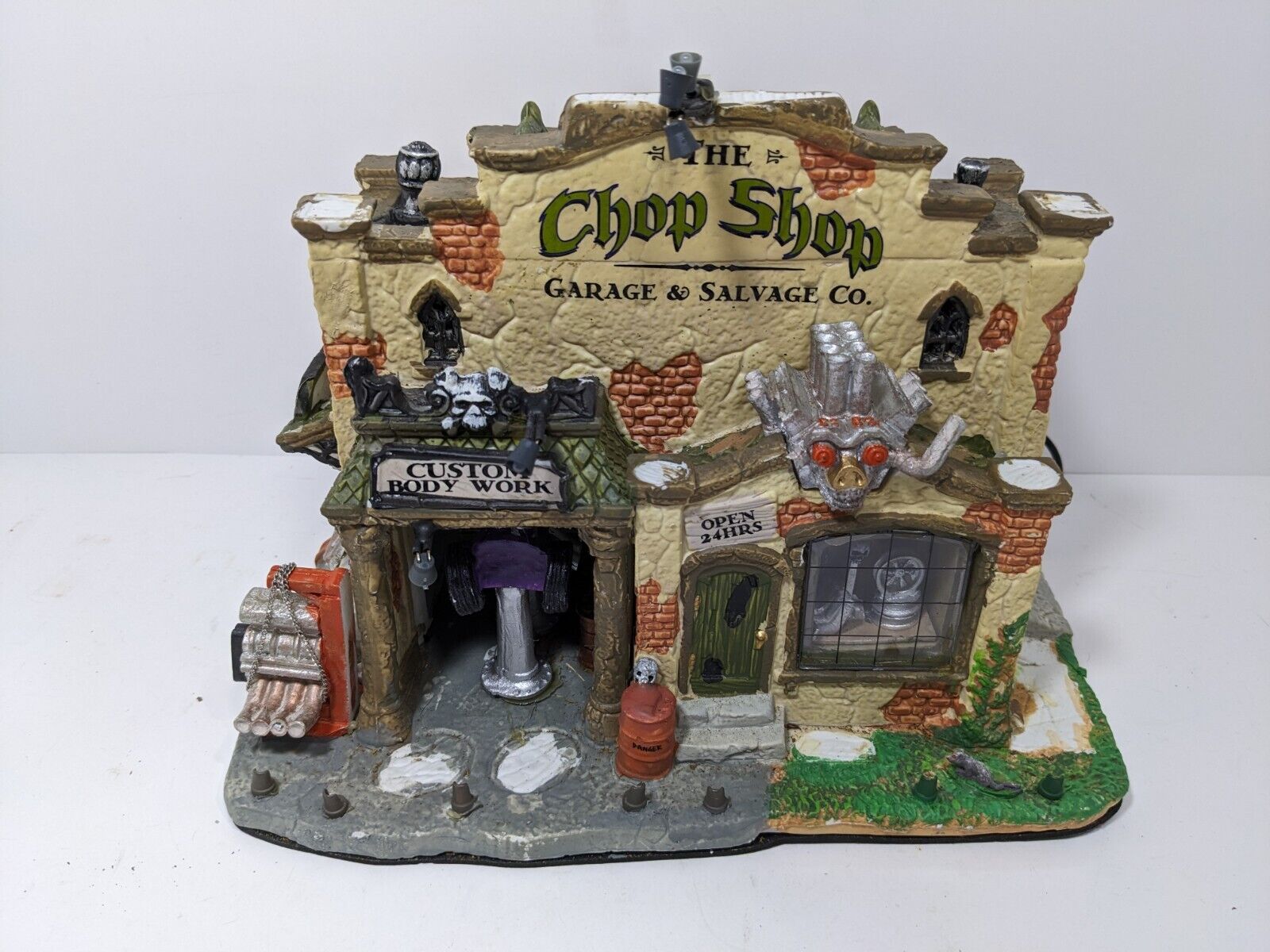 Lemax Spooky Town 25323 The Chop Shop Garage & Salvage Co. - See Description 