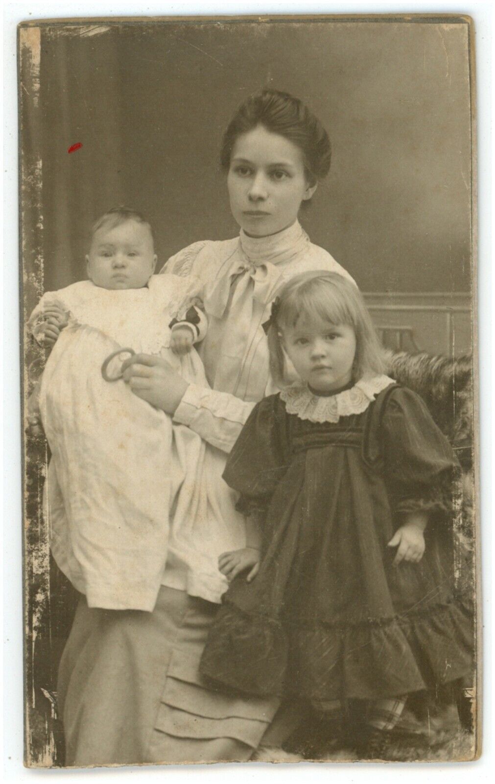CIRCA 1900\'S CDV Featuring Beautiful Mother with Adorable Children in Studio