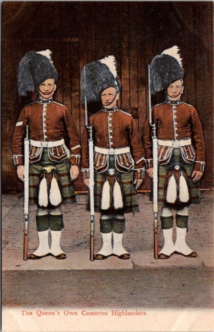 Postcard The Queen\'s Own Cameron Highlanders Scottland