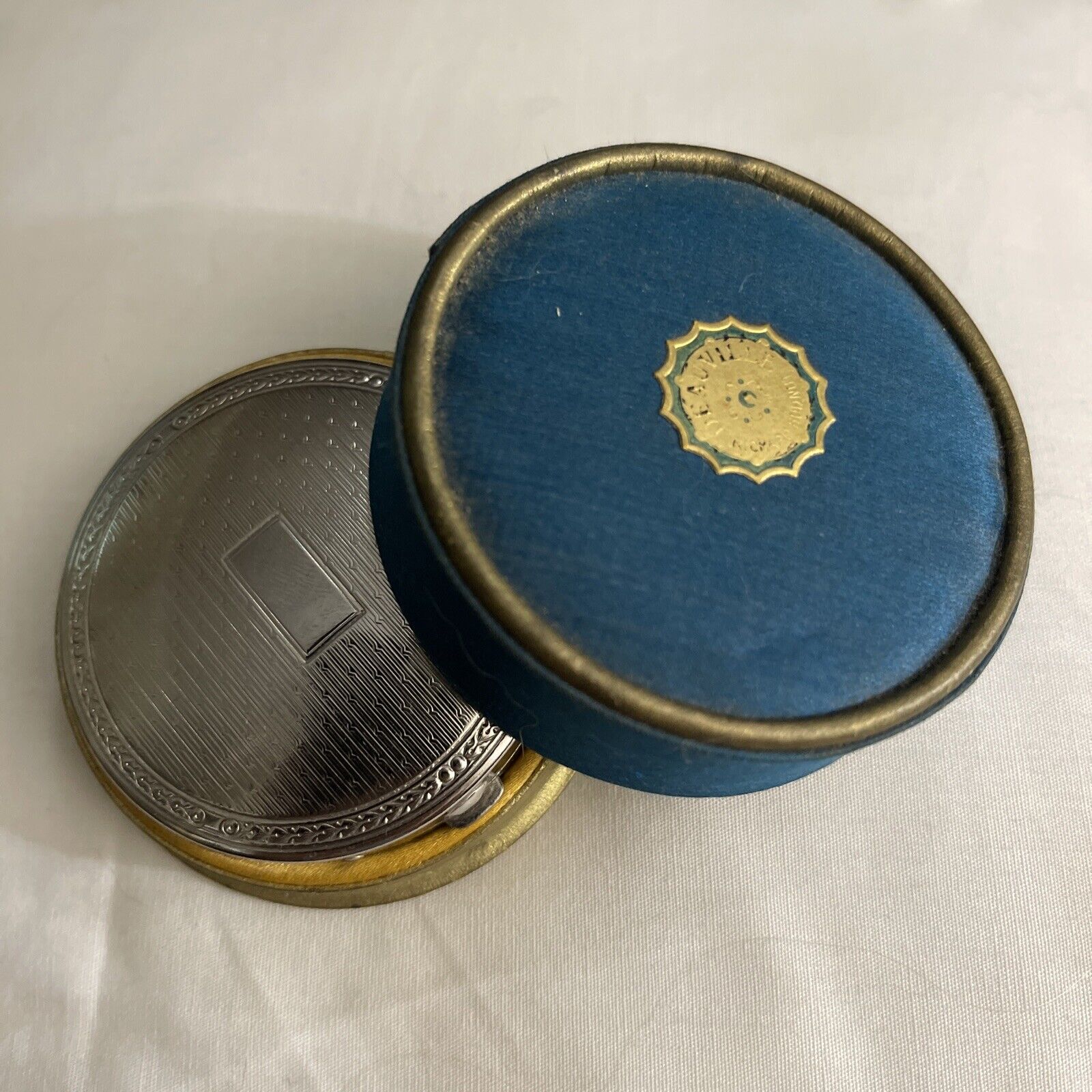 Antique DEAUVILLE Richard Hudnut Powder Compact W/Box Very Clean, Unused