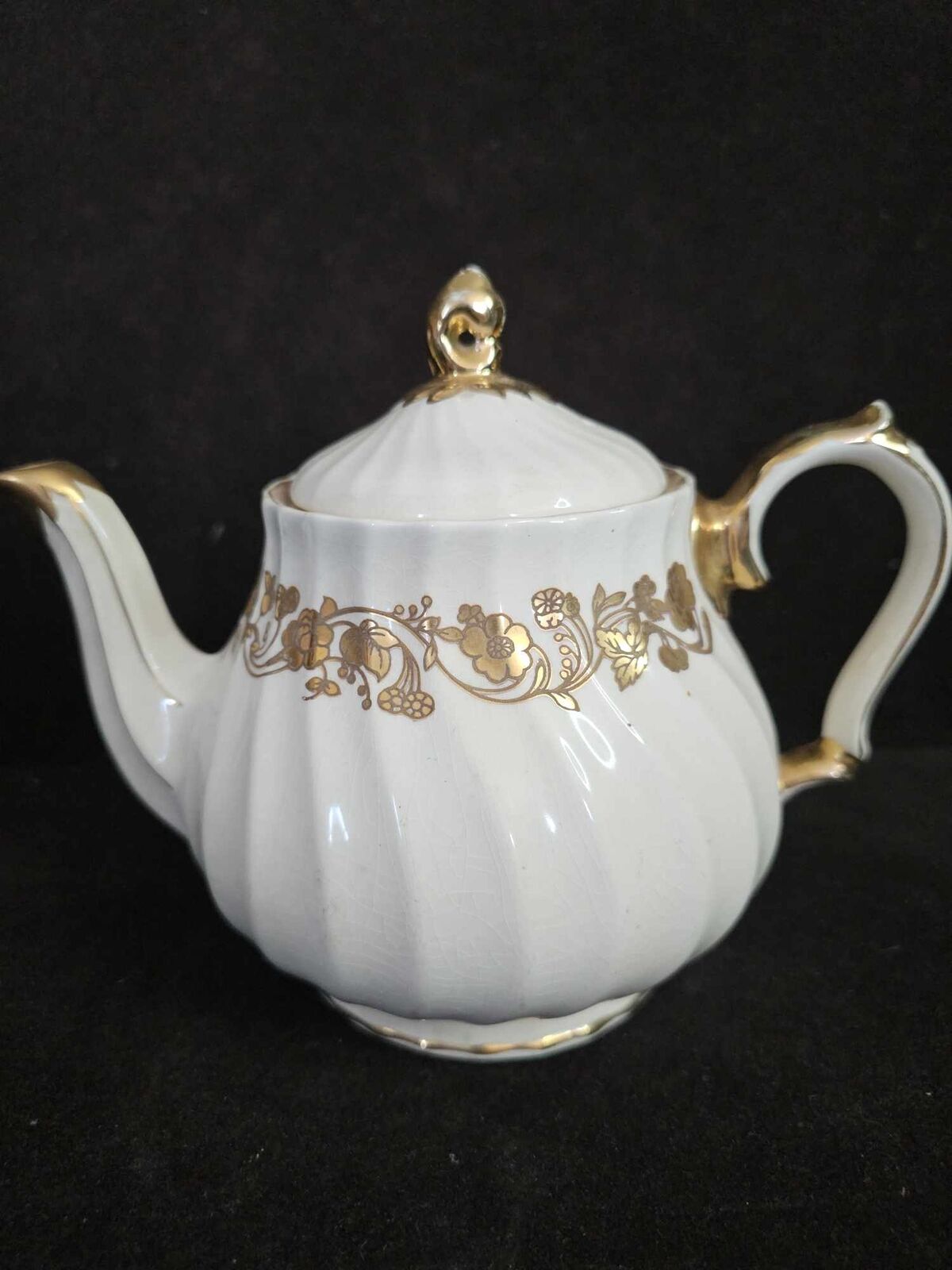 Vintage Sadler England Cream & Gold Floral Design Swirl Teapot