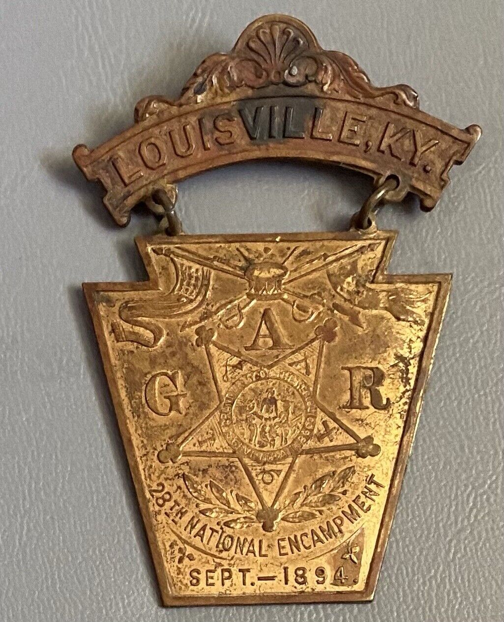 1894 Louisville KY GAR 28th National Encampment US Civil War Union Veteran Badge