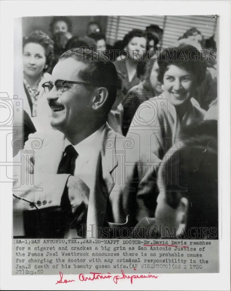 1960 Press Photo Dr. David Davis Cleared in Death of Wife, San Antonio, Texas