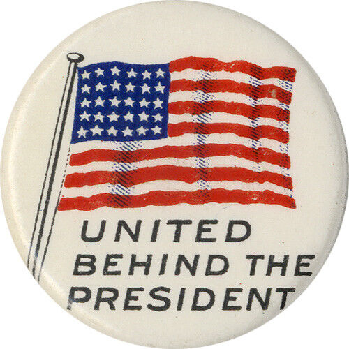 c. 1917 Woodrow Wilson UNITED BEHIND the PRESIDENT American Flag Button (5359)