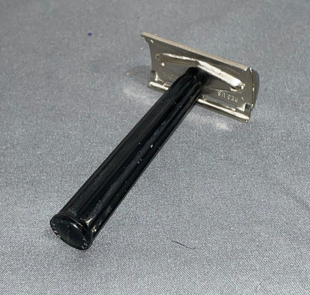 Vintage 1953 GILLETTE Y-1 TECH black plastic handle 3pc DE SAFETY RAZOR
