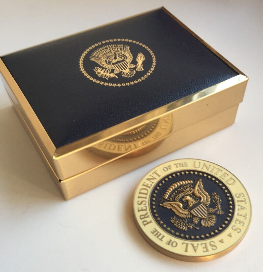 PRESIDENT GEORGE W BUSH -RARE AUTHENTIC CHALLENGE COIN & BOX- WHITE HOUSE-ISSUE