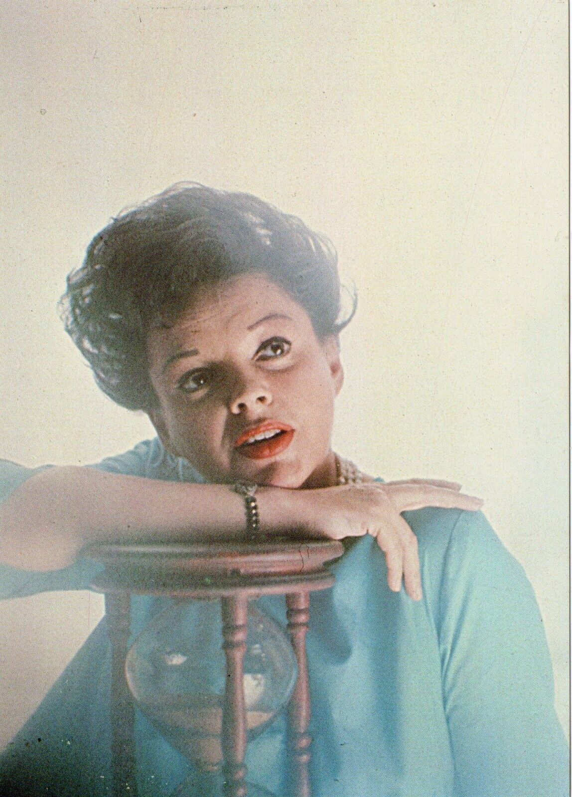 Judy Garland W/Hourglass 61\' Hollywood Photo Douglas Kirkland 5x7 Postcard ©1980